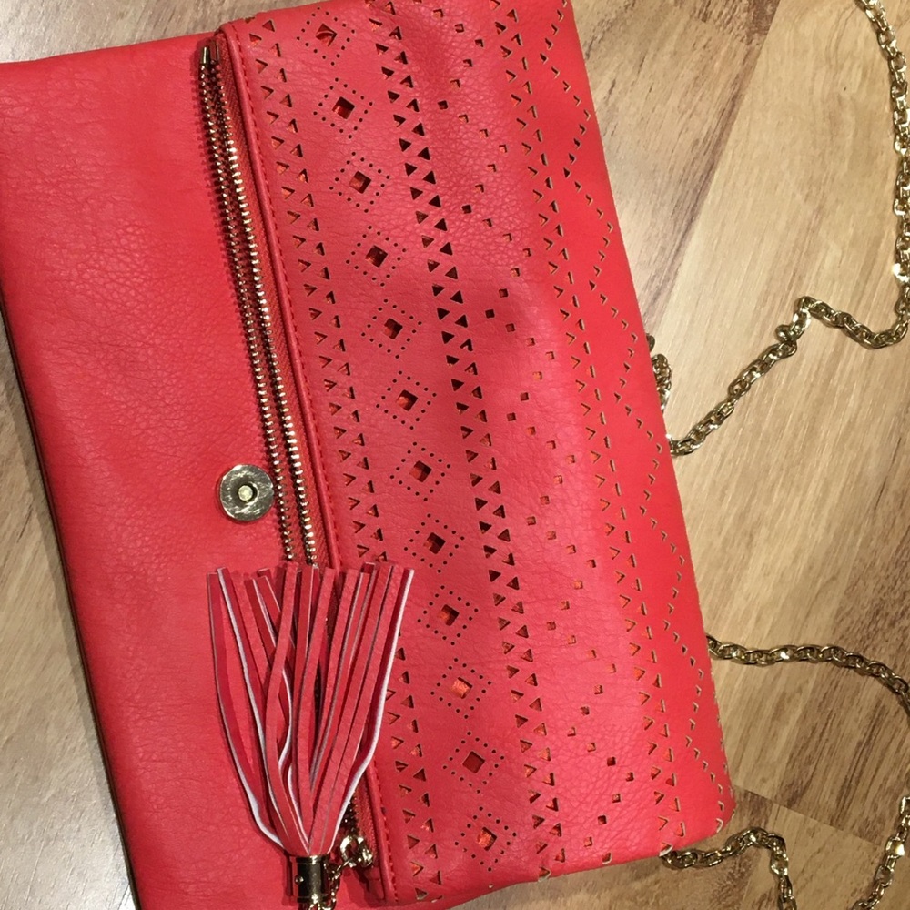 Coral Clutch, Urban Expressions